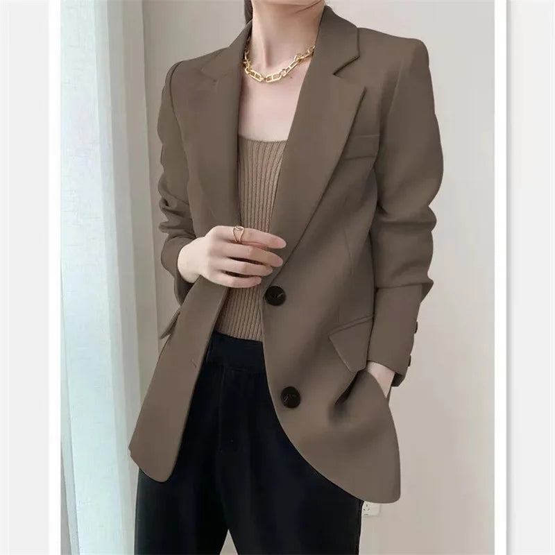 Stilla | Dame Blazer Slim Fit Med Enkel Knaplukning Til Casual og Kontoroutfits