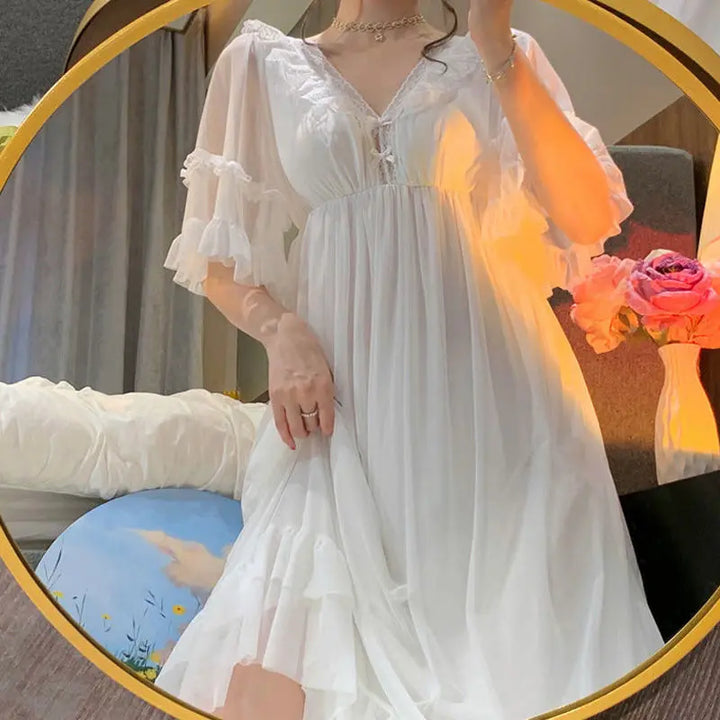Stilla | Nattkjole i blomster-lace sommer