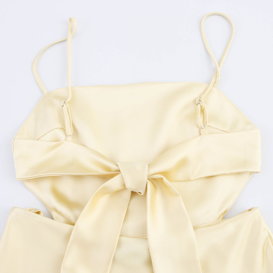 Femme Elegantes Satin Slip-Kjole med justerbare stropper Stilla
