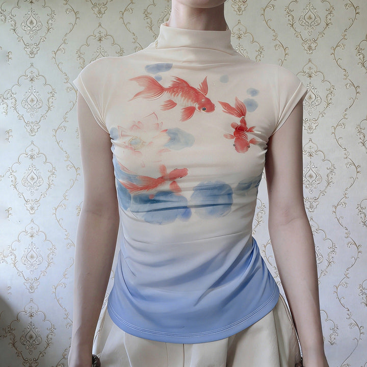Dame figursyet T-shirt med elegant guldfisk-Illustration Skovae
