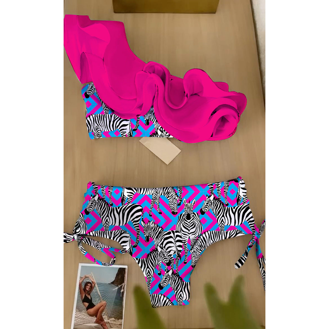 Dame bikini-sæt med voluminøse flæsedetaljer og trendy zebra-mønster Stilla