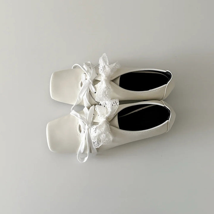 Dame Elegante Balletflade med kvadratisk tåform og snøredetalje Stilla