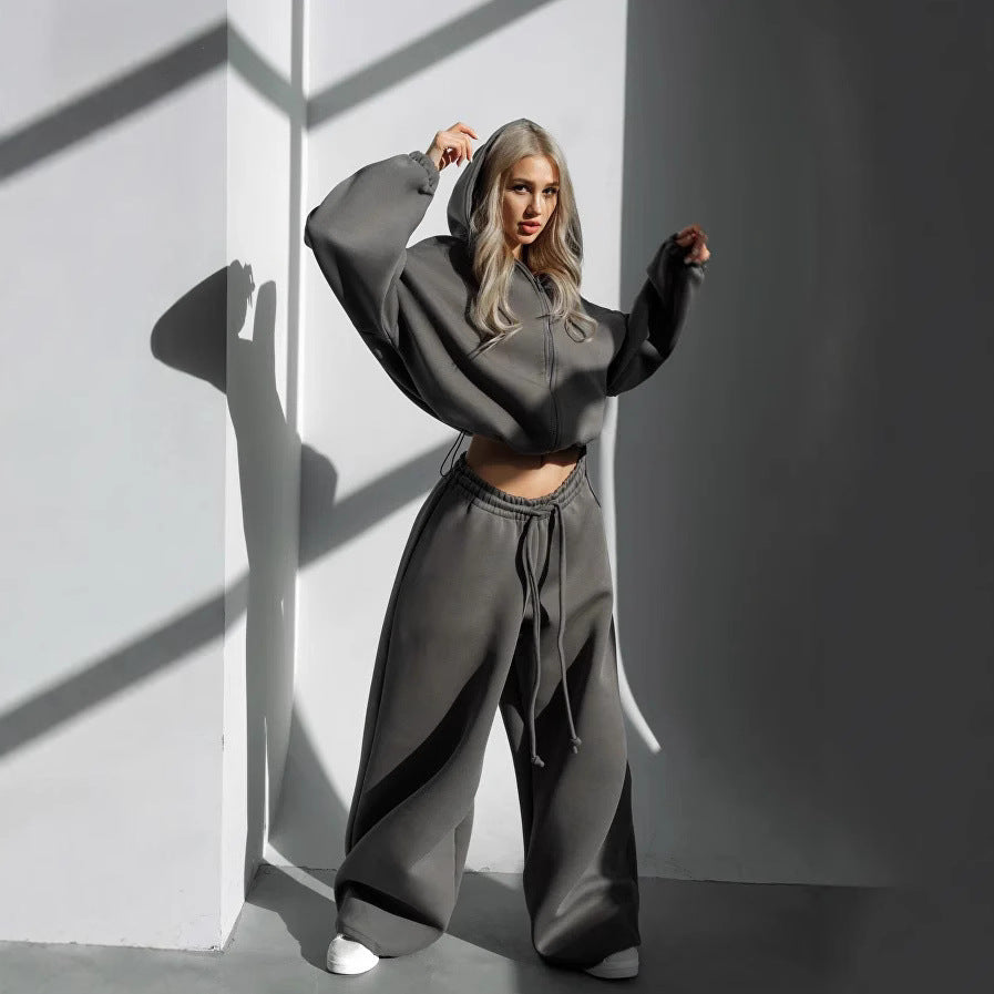 Kvinders cropped hoodie med en afslappet pasform og elegante detaljer