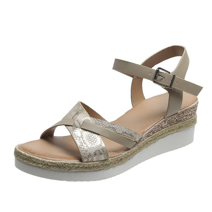 Dame kile sandaler med elegant krydsstrop og komfortabel plateau sål Stilla