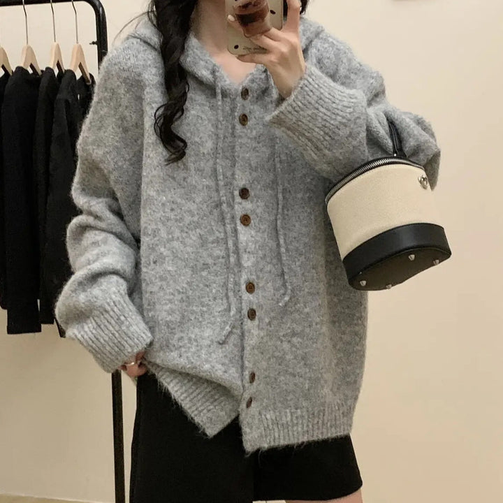 Dame Oversized Strik-Hoodie-Cardigan med Knapdetalje Stilla