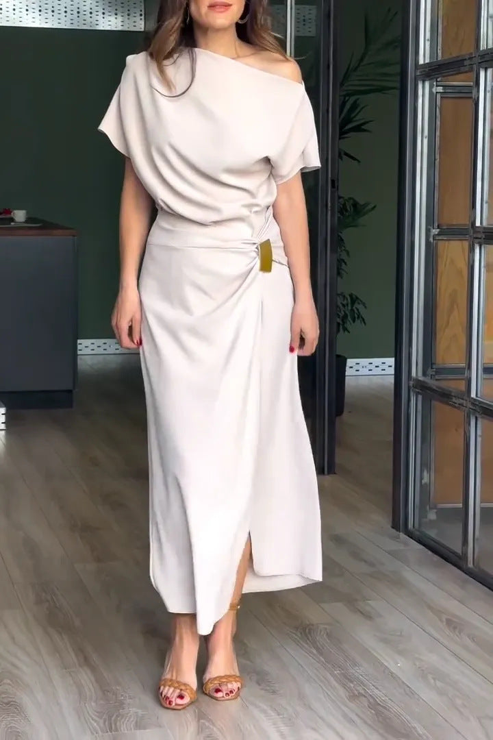 Dame Maxikjole med asymmetrisk udskæring og elegant drapering Stilla