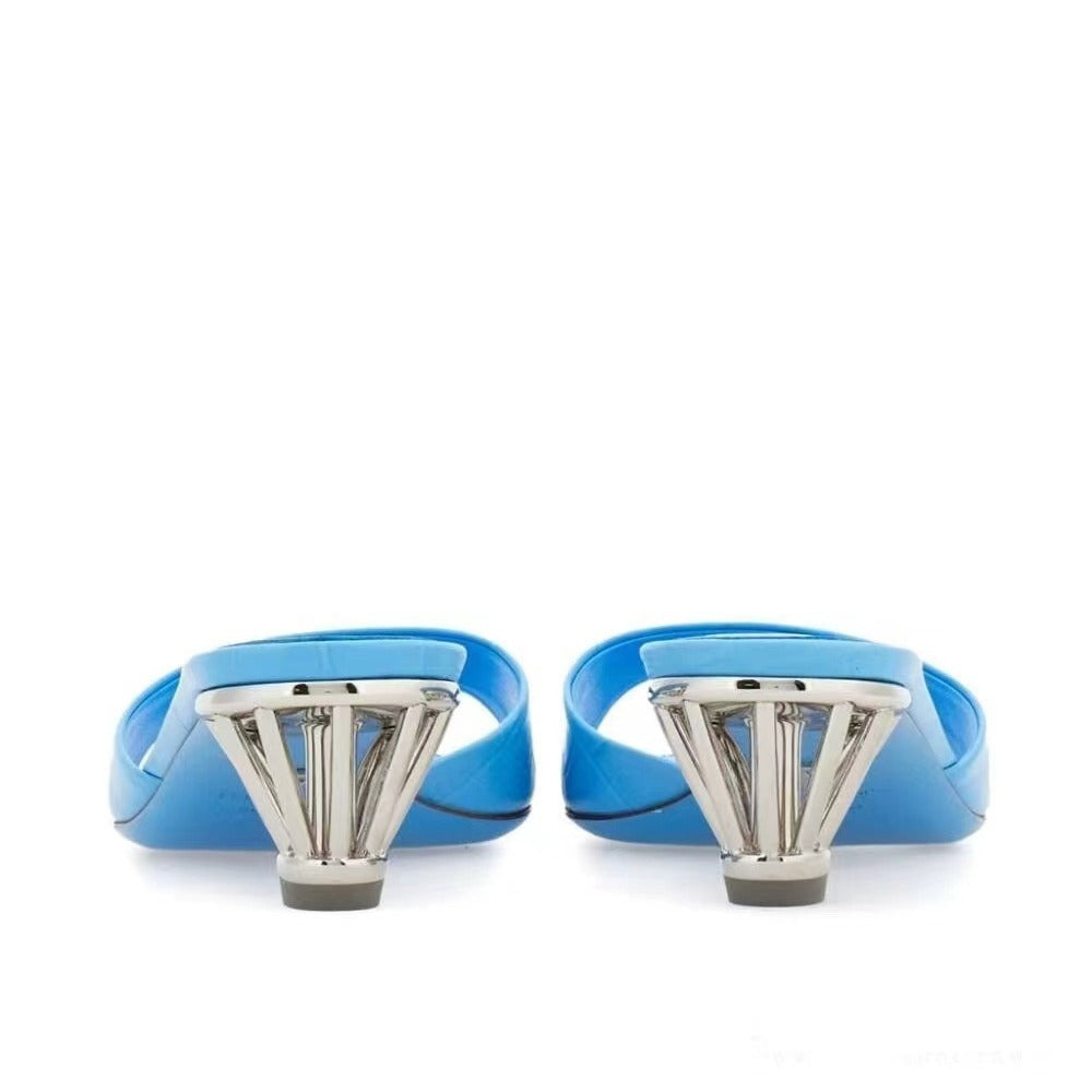 Femme Open-Toe Slide-Heels med moderne metallic detalje Stilla