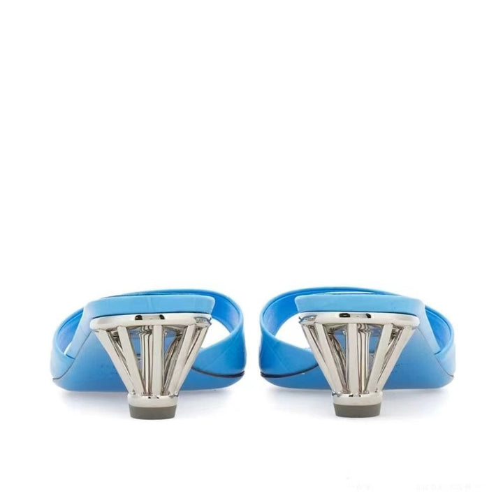 Femme Open-Toe Slide-Heels med moderne metallic detalje Stilla