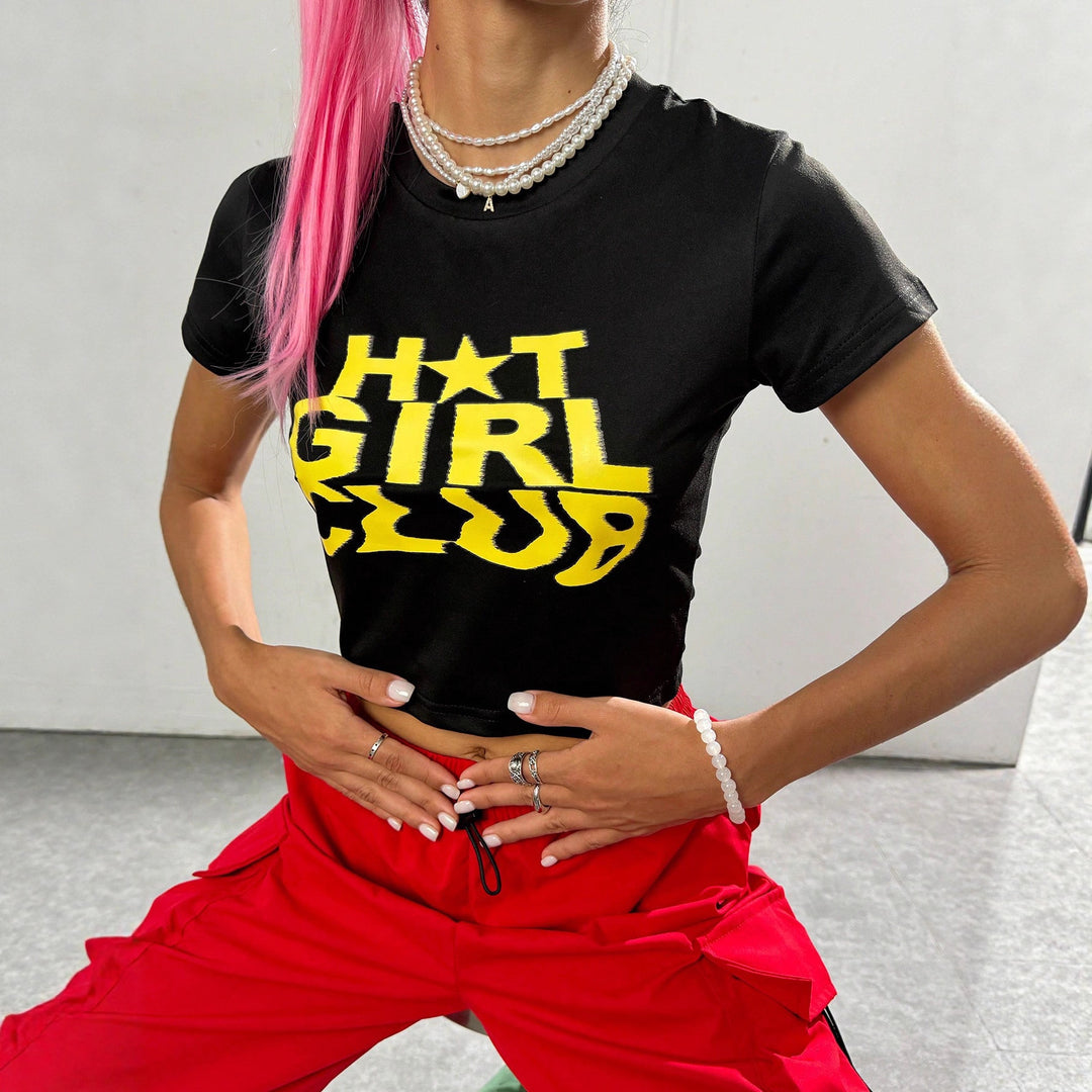 Dame Crop-T-shirt med iøjnefaldende tekst og tætsiddende snit Skovae