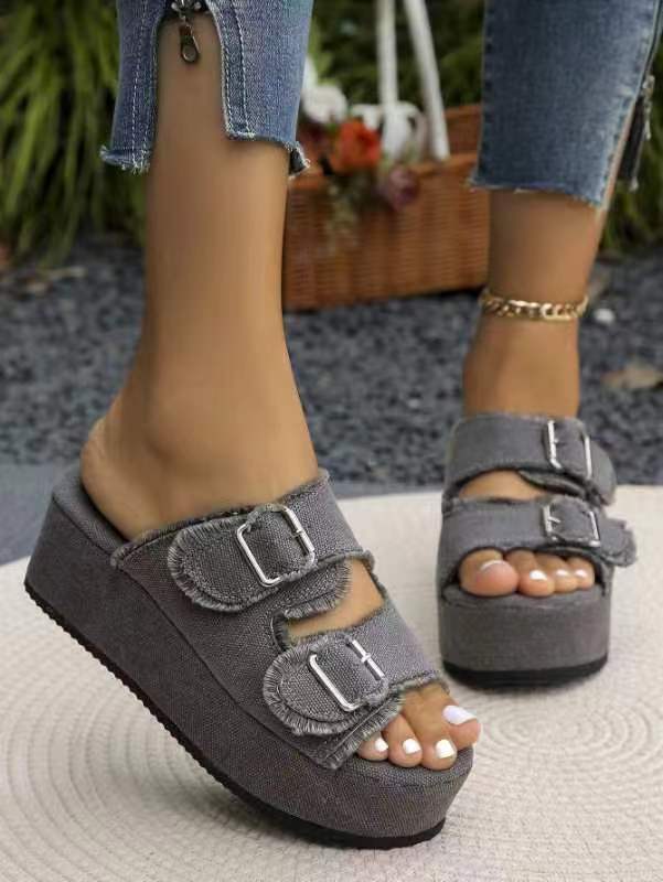 Dame Wedge-Pantoletten med moderne camouflage-design og justerbare stropper Stilla