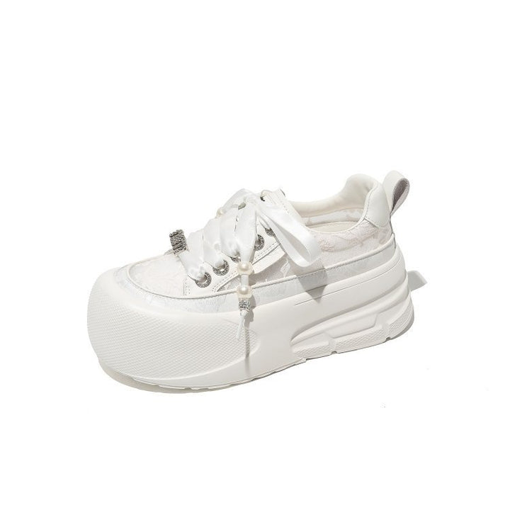 Dame Plateau Sneakers med legende snøresystem og dekorative perleaccentuer Stilla