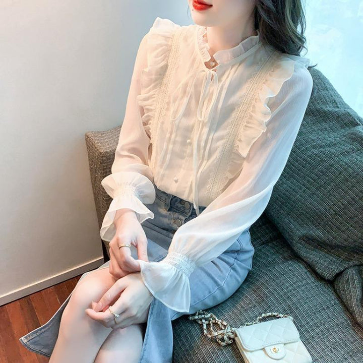 Femme Rynkede Chiffon Bluse med Spidskant Detalje Stilla