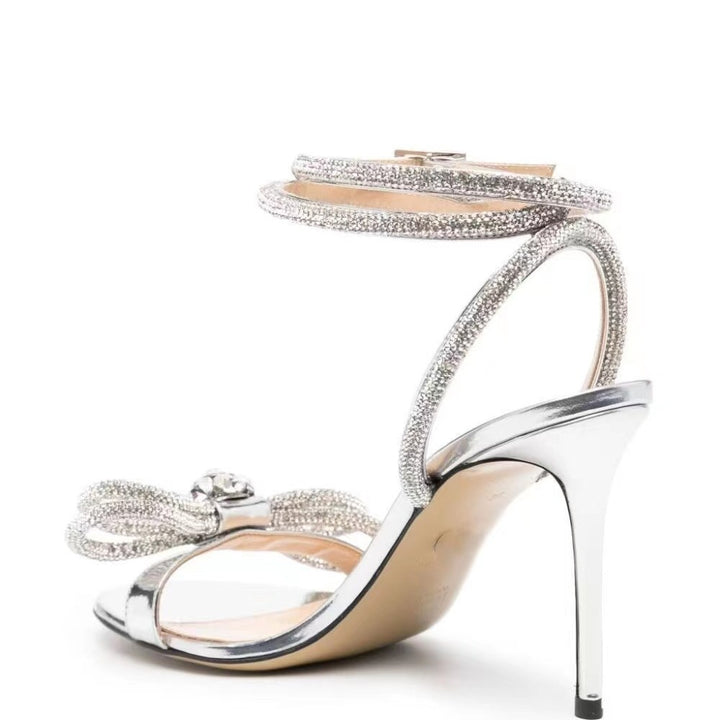 Femme Krystal-besatte Stiletto-sandaler med justerbar ankelrem Stilla