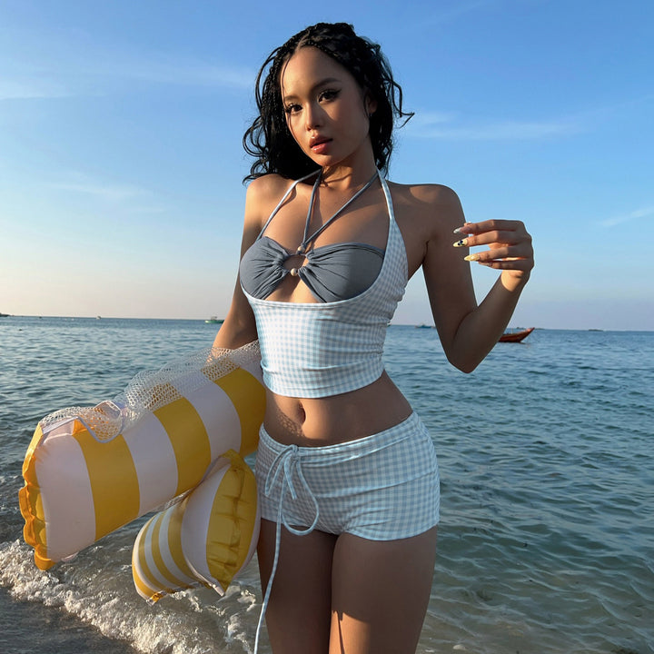 Dame sporty bikiniset med højhalset top og charmerende flæse detaljer Skovae
