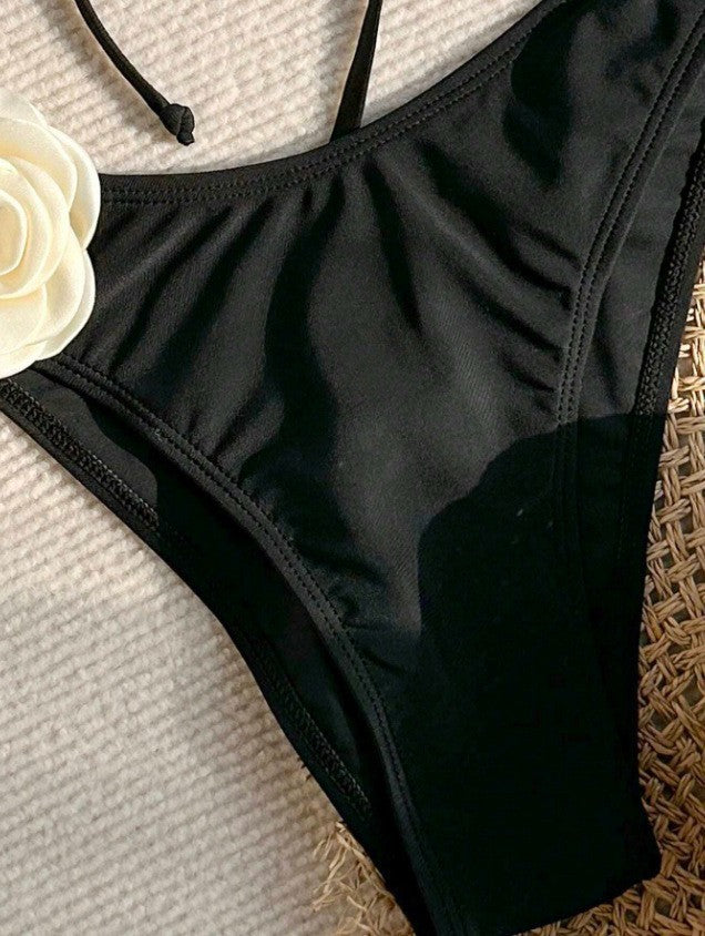 Damebikini med dekorative blomsteraccenter og moderne snit Skovae