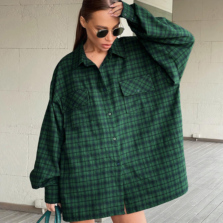 Dame Oversized Ternet Skjorte med to påsyede lommer og afslappet snit Stilla