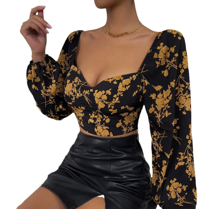 Kvindernes crop top med blomster mønster og elegant puffærme Stilla