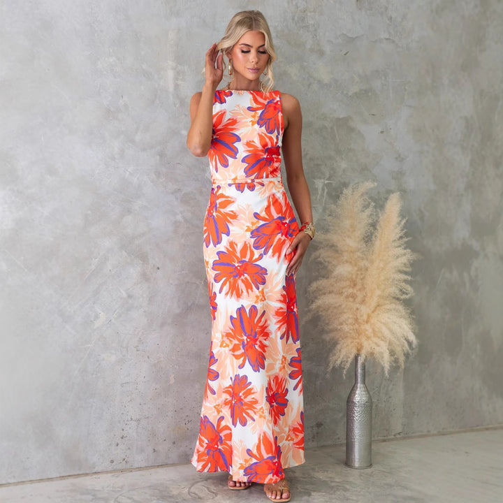 Dame maxi kjole med moderne blomsterdesign og elegant snit Skovae