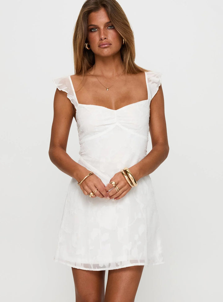 Dame Elegant sommerkjole med fine ruffles detaljer og draperet top Skovae
