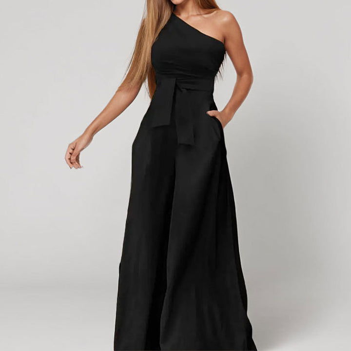 Kvindernes elegante one-shoulder jumpsuit med taljebælte og brede ben Stilla
