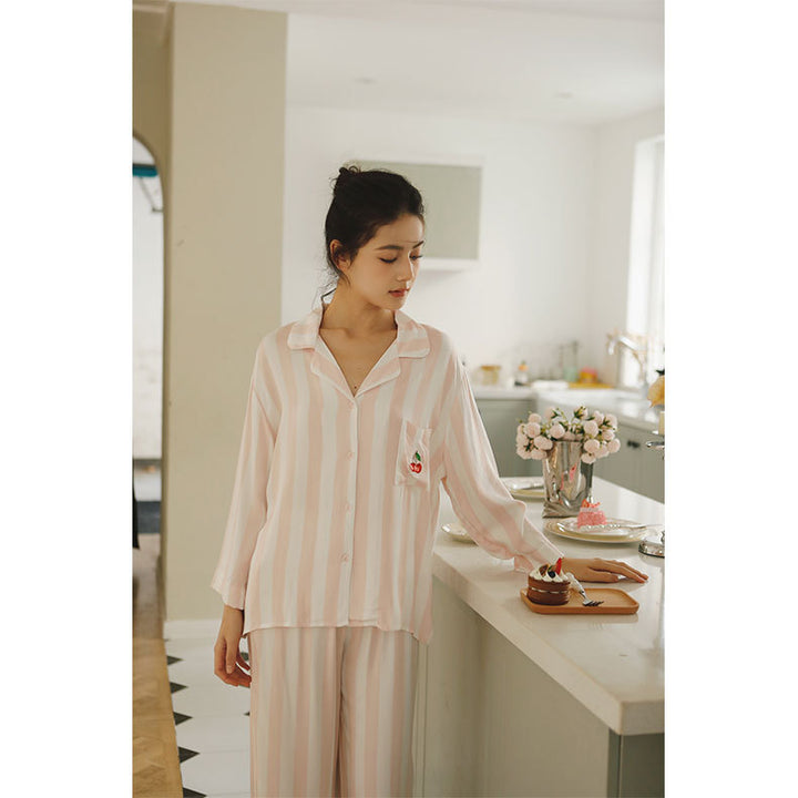 Dame Pyjama-sæt i åndbart bomuldsblandingsmateriale med elegante striber og behagelig pasform Stilla