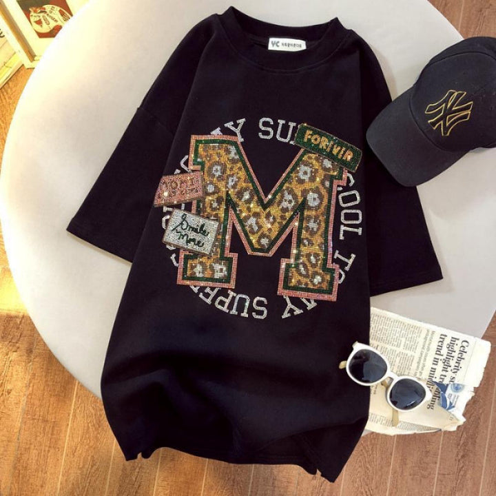 Dame Oversized T-shirt med kreativ applikationsdesign og urban stil Stilla