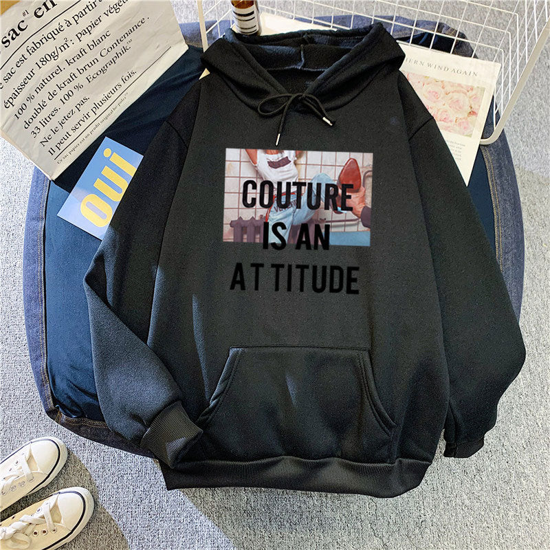 Kvindedragt med moderne udsagnsdesign Skovae