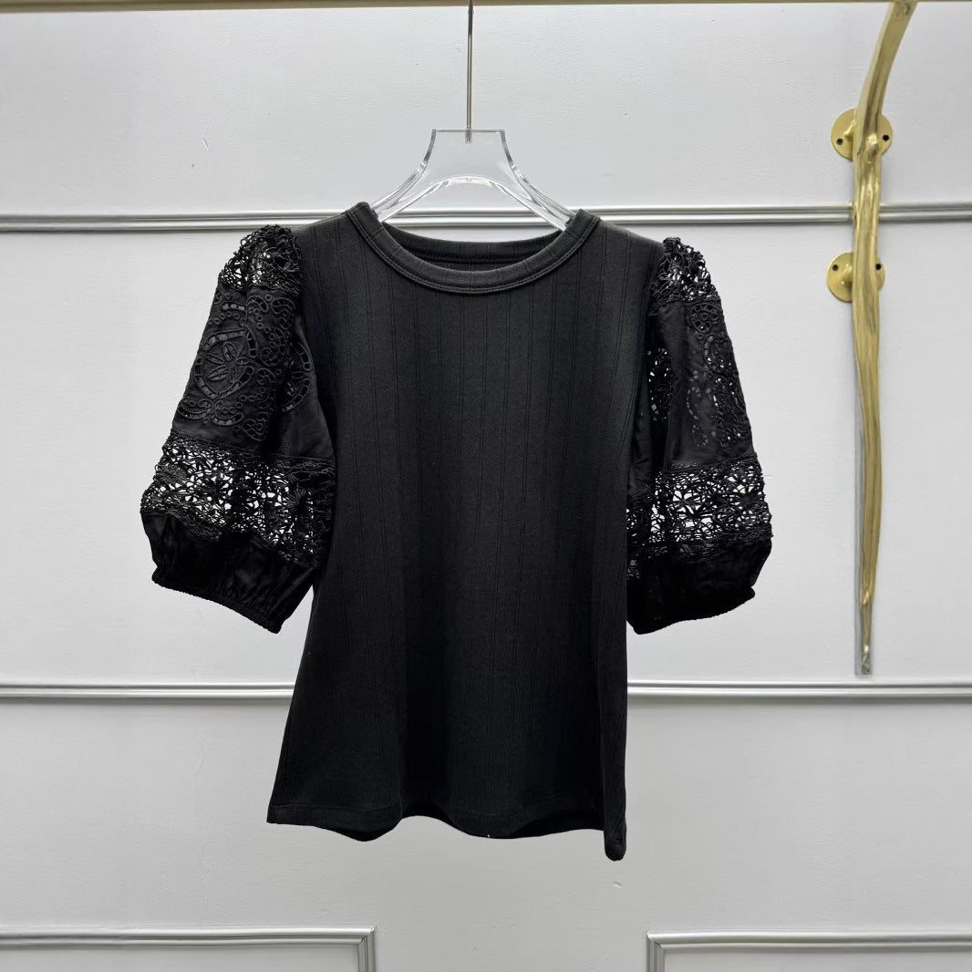 Damebluse med elegante ballonærmer og fine hæklerapplikationer Stilla
