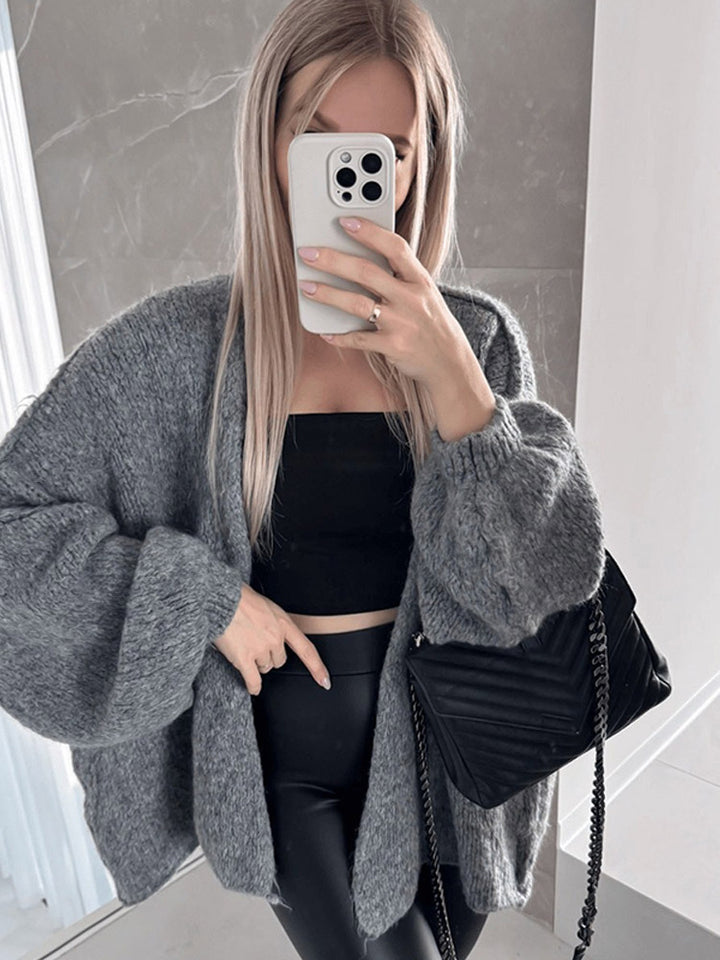 Dame afslappet strikket cardigan med oversized pasform og voluminøse ærmer Stilla
