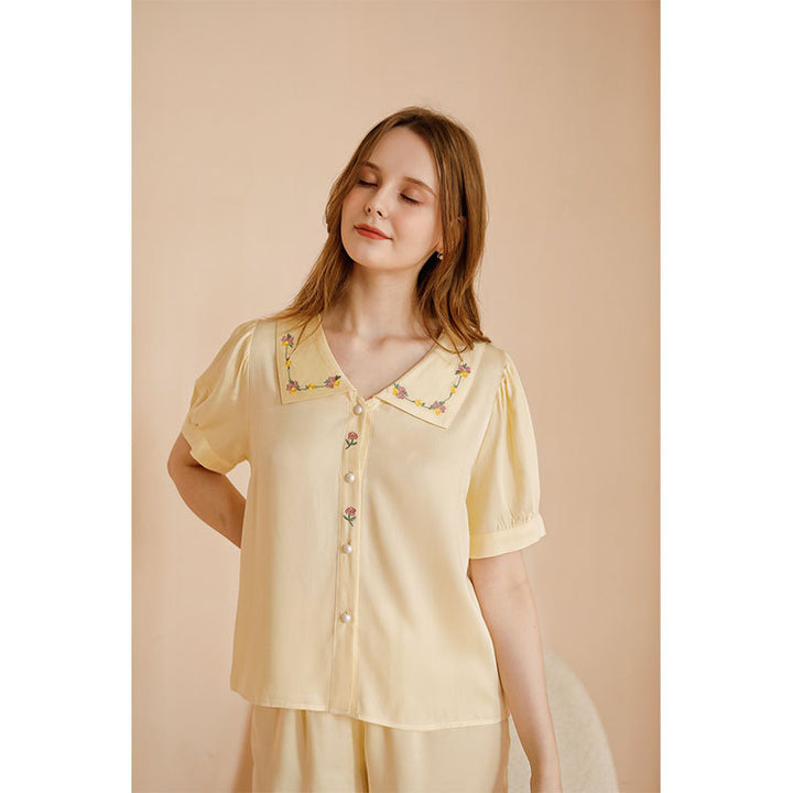 Dame Pyjama-sæt i sart satin med elastisk talje og knapbart overdel Stilla