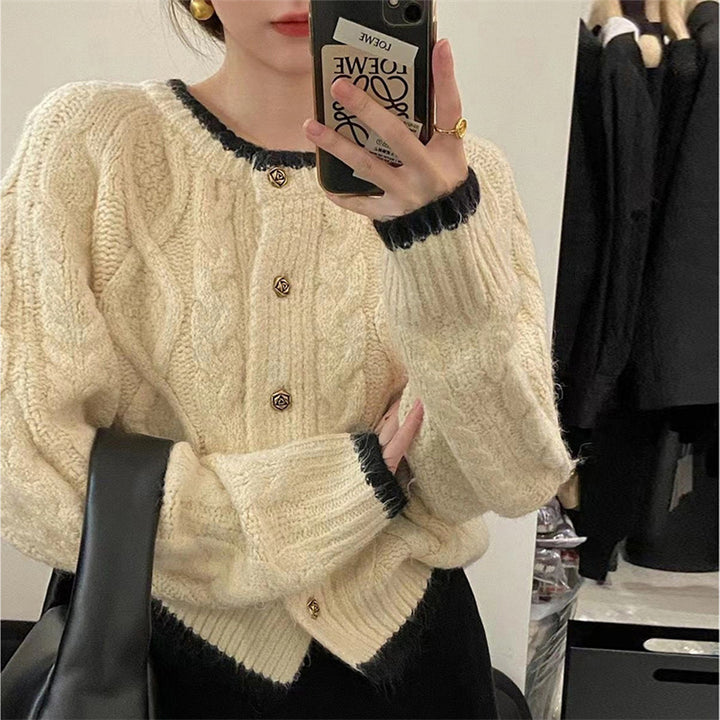 Kvinders chunky strik cardigan med dekorativ kabelmønster og elegante knapper Stilla