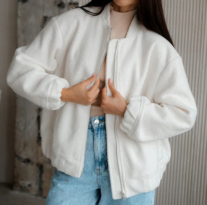 Dame overgangsjakke i varmt teddy-fleece med praktiske lommer og elastiske manchetter Stilla