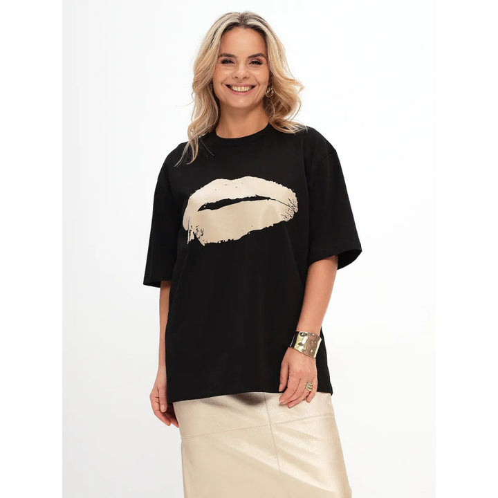 Dame Oversized T-shirt med glamorøs læbeapplikation og løs pasform Stilla