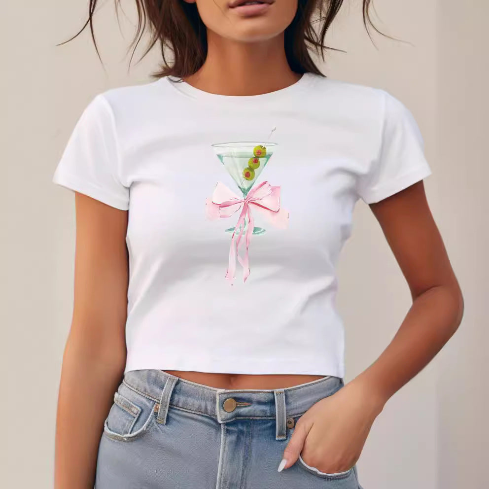 Dame Cropped T-Shirt med trendy Cocktail-design Skovae