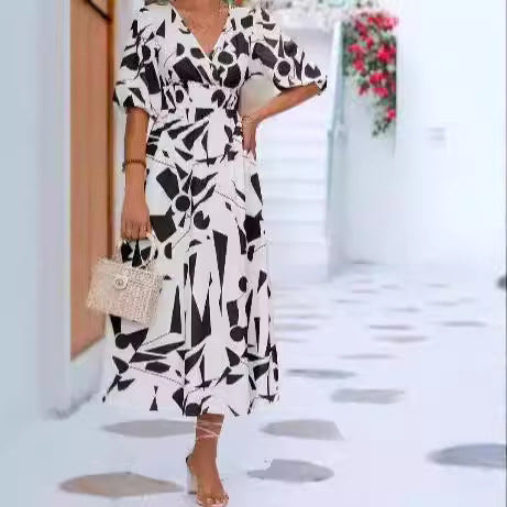 Dame maxikjole med iøjnefaldende geometrisk mønster og flot taljebælte Stilla