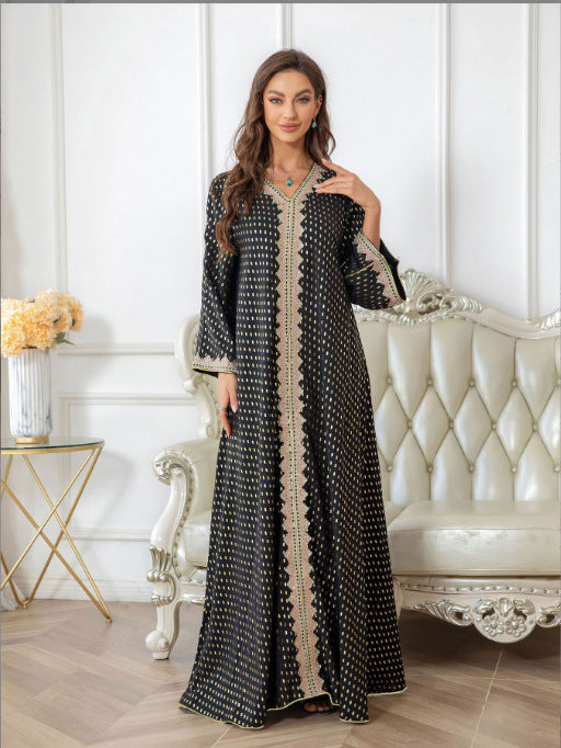 Kvinders maxi kjole i elegant kaftan stil med delikate udsmykninger Stilla