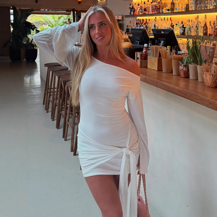 Dame asymmetrisk wrapped kjole med elegante flæse detaljer Stilla