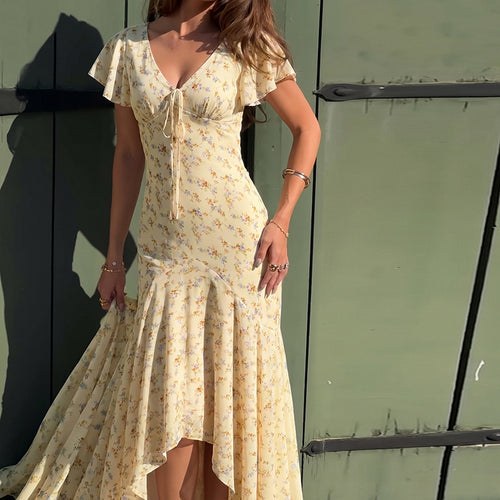 Dame Maxikjole med blomsterdesign og raffinerede cut-outs Skovae