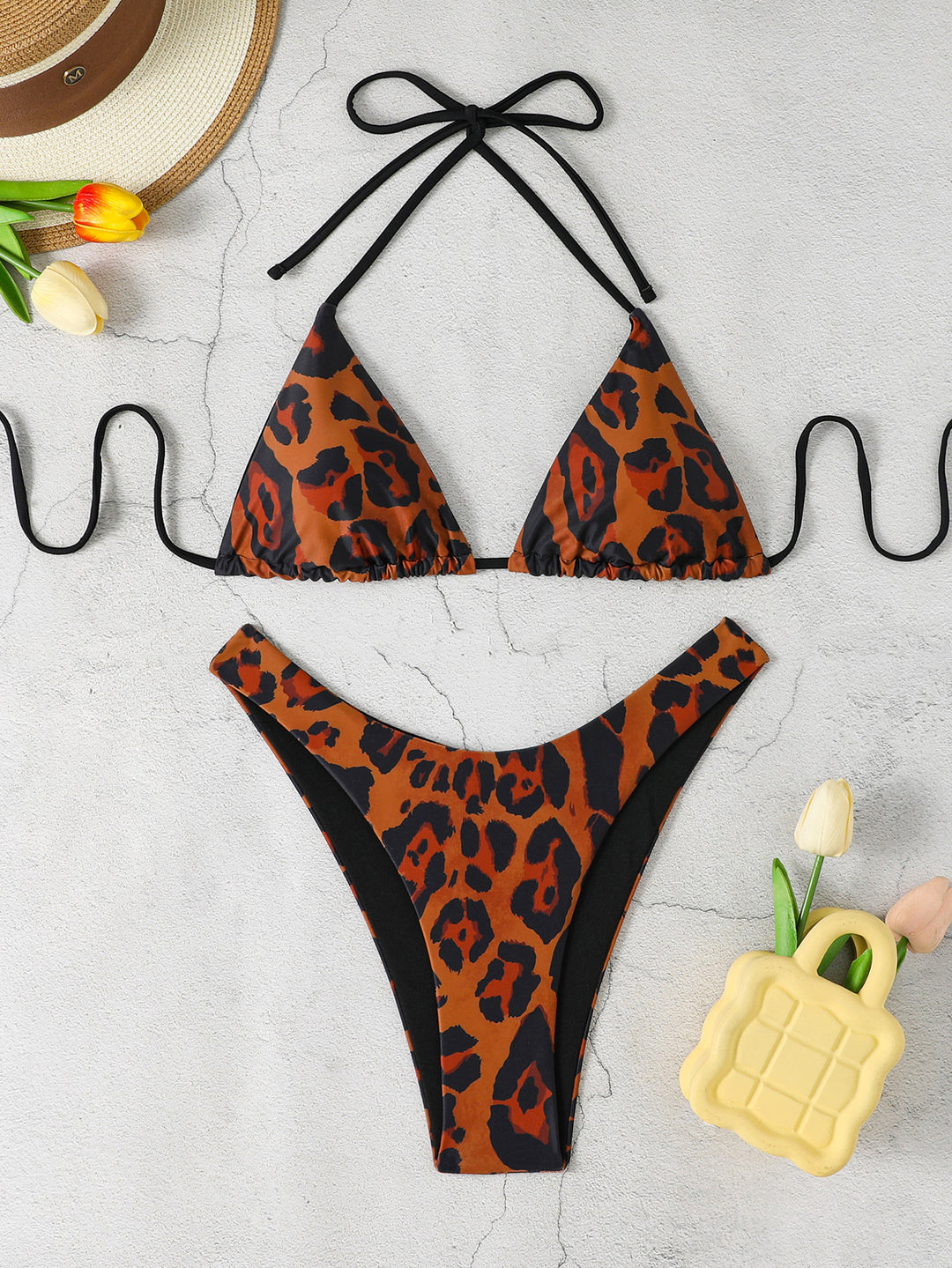 Femme Triangle Bikini Sæt med Høj-Benudskæring Stil Stilla