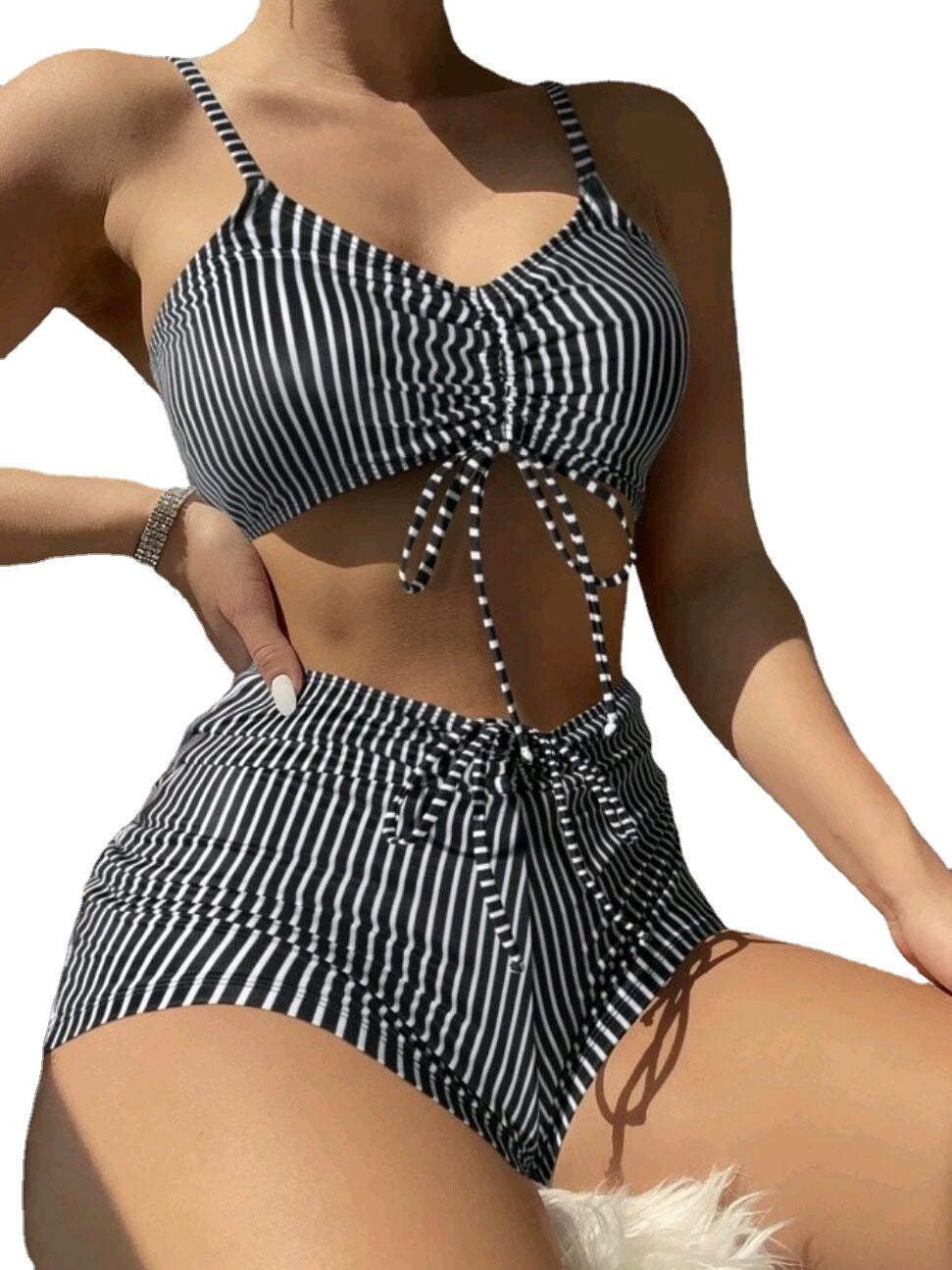 Dame Bikini-sæt med modig bindedetail og højtaljede shorts Stilla