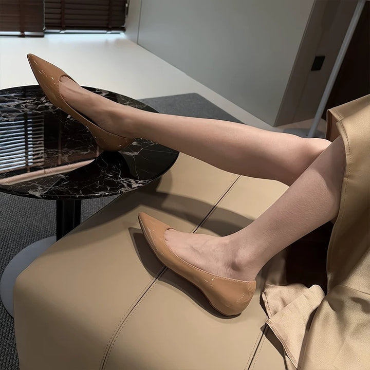 Dame elegante spidse ballerinaer med højglansfinish Stilla