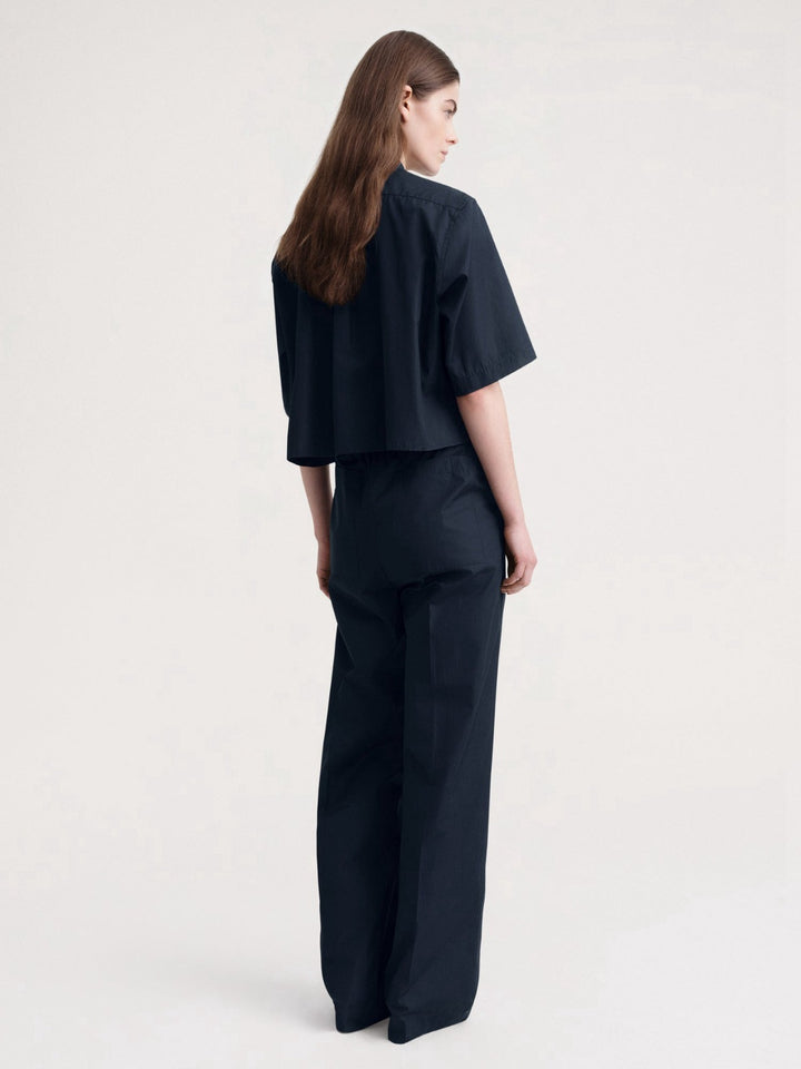 Dame cropped bluse med elegante detaljer og højkvalitetsstof Stilla