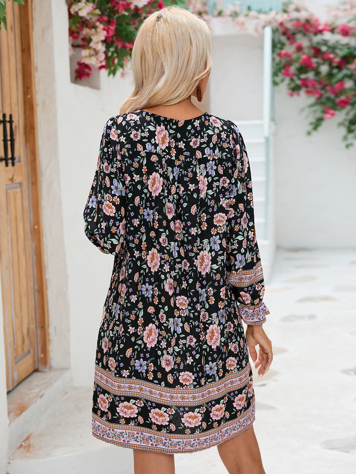 Femme bohemisk inspireret blomster mini kjole med frynsedetaljer Stilla