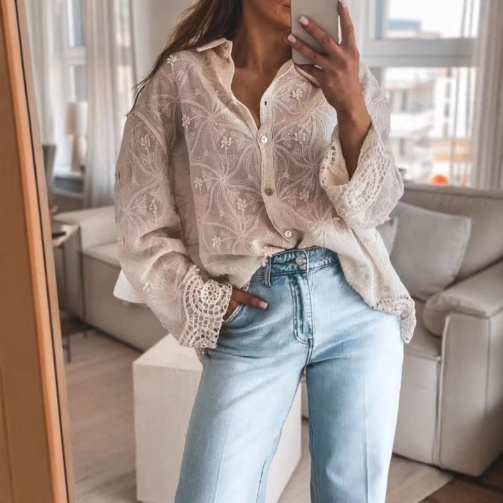 Dame blusset spidsbluse med florale broderier og afslappet snit Stilla