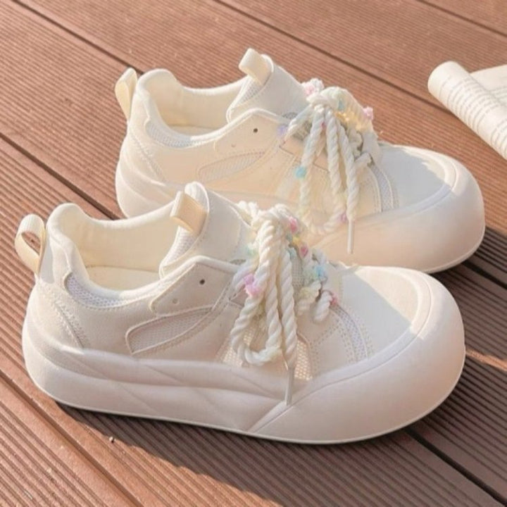 Dame Sneaker med dekorativt snøresystem og åndbart mesh-overdel Stilla