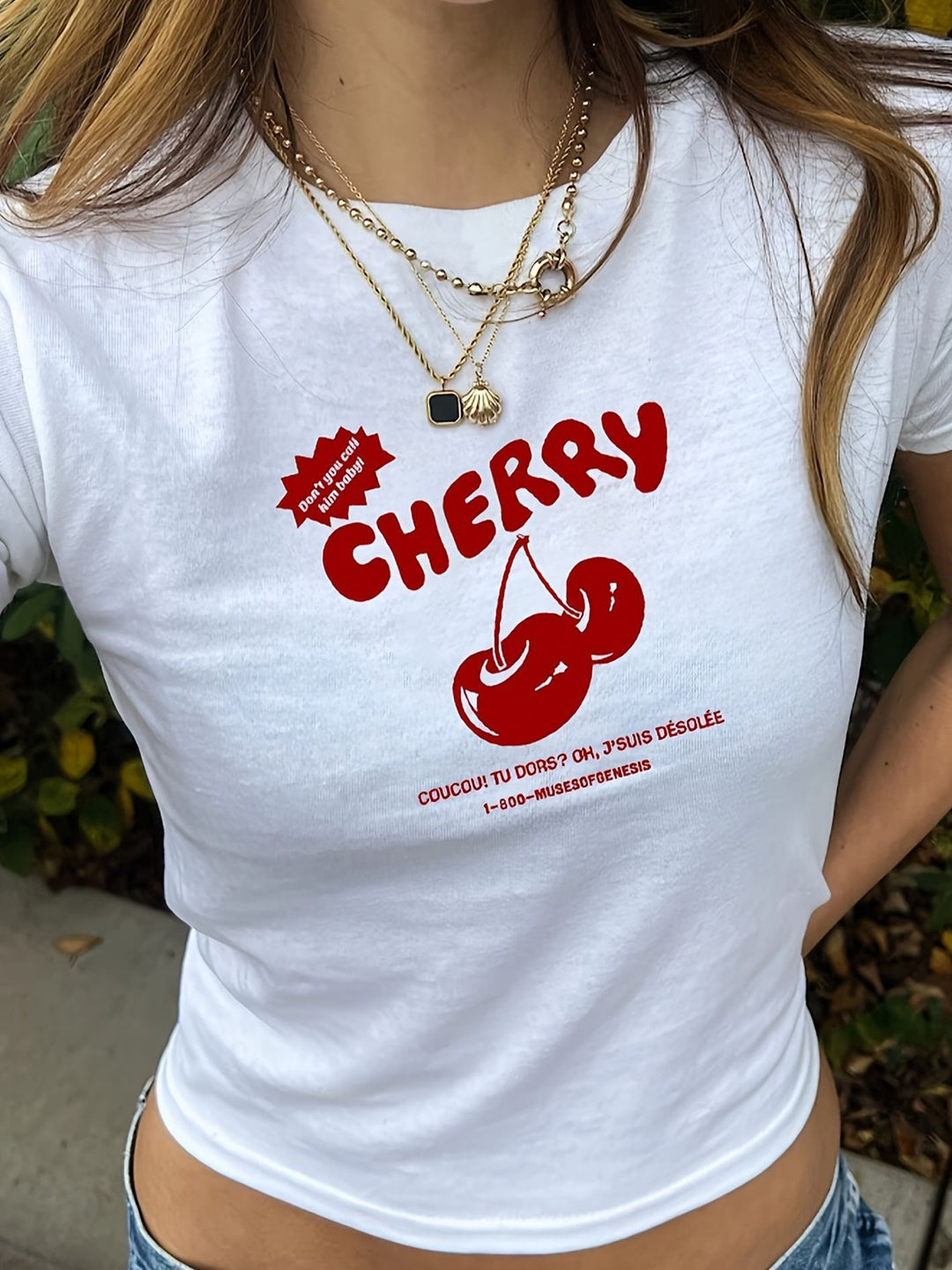 Dame T-shirt med kunstnerisk statement-tryk og tætsiddende snit Skovae