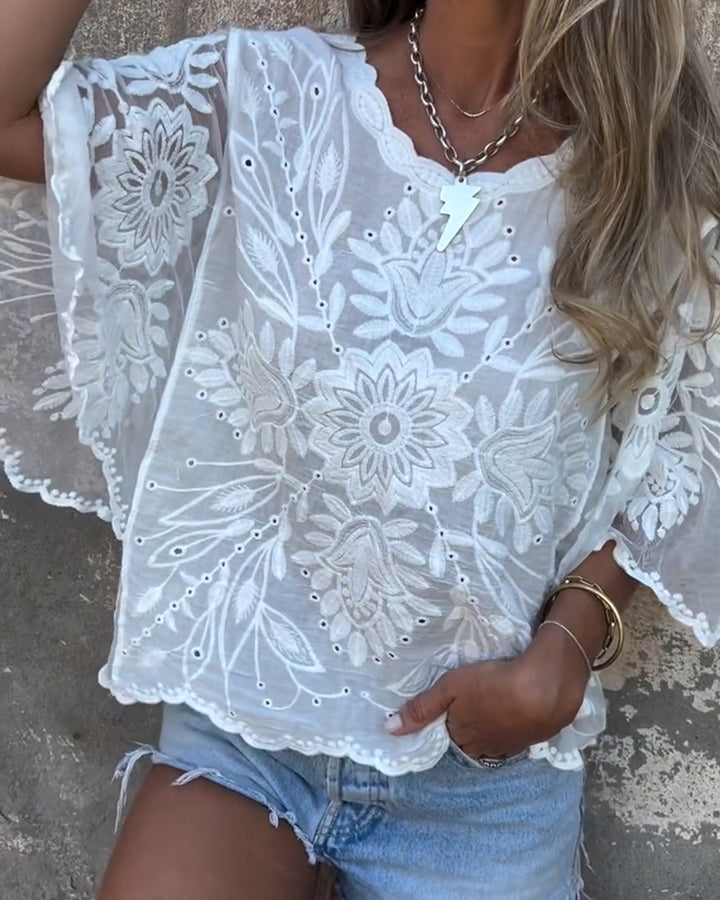 Dame luftig og elegant bluse med detaljerede broderier Stilla
