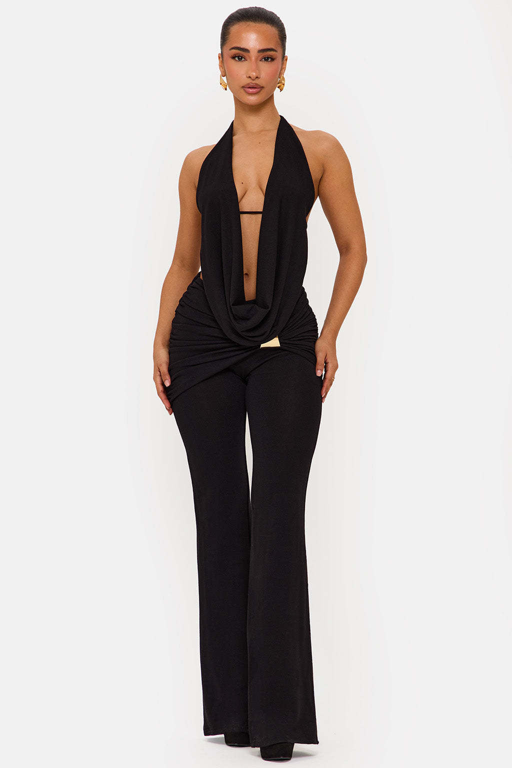 Dame elegant, tætsiddende jumpsuit med dyb udskæring og vidde ben Skovae