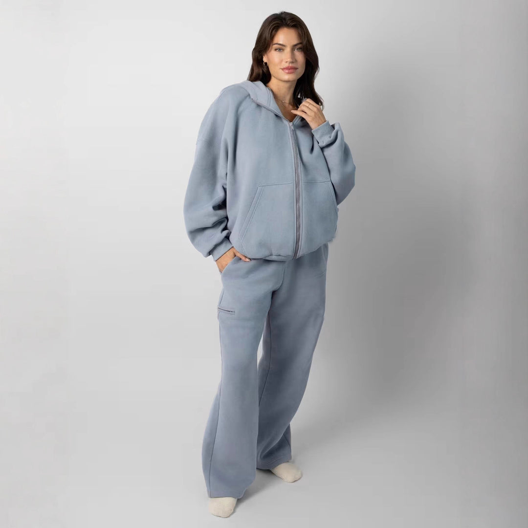 Kvinders sporty fleece-sæt med høj krave og praktiske lommer Skovae