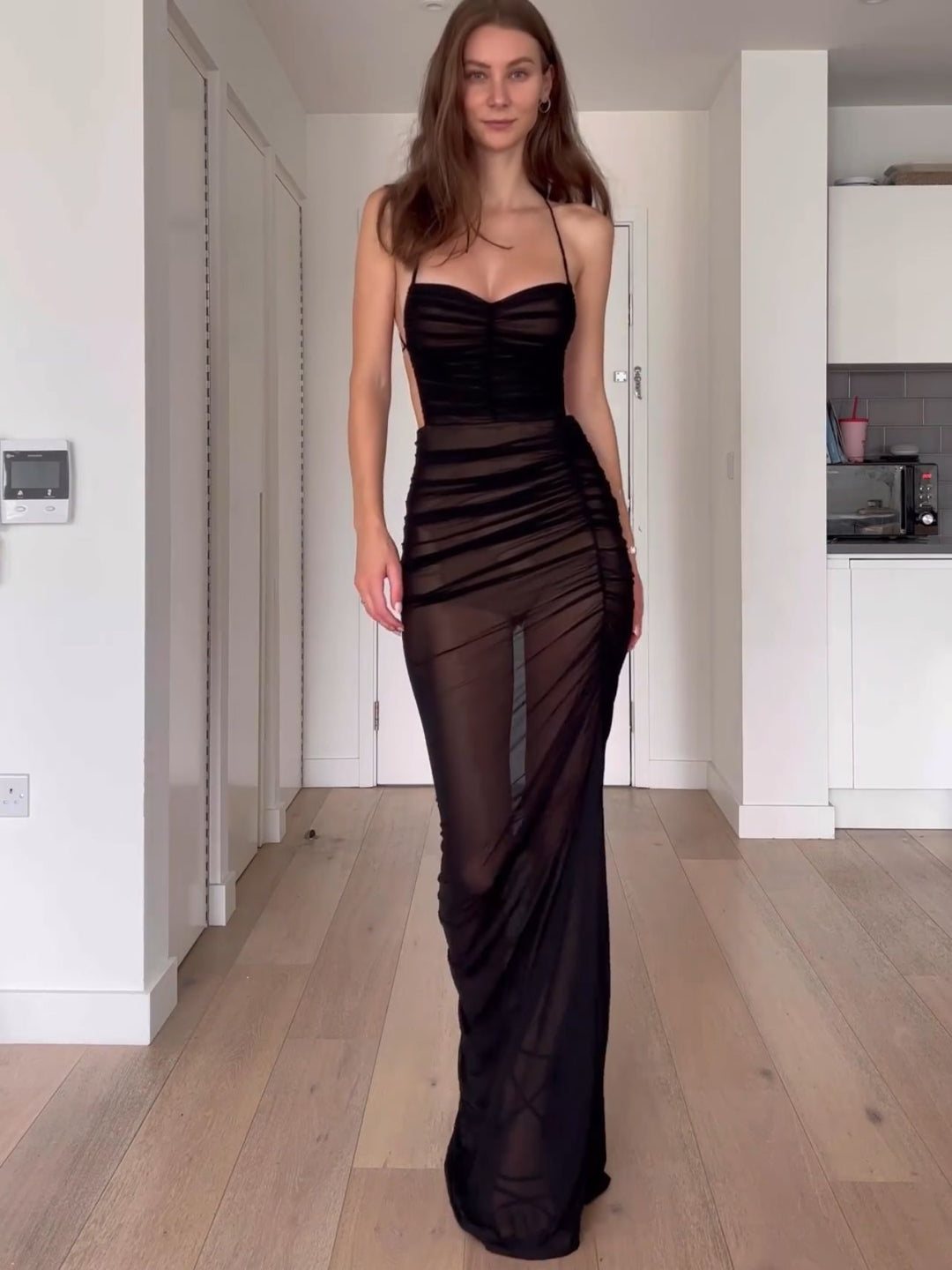 Dame Elegant svømmedress med dyb rygvisning og fint svajende nederdel Skovae